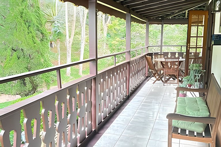 Cobertura em Itaipava com Piscina, Hidro e Tênis