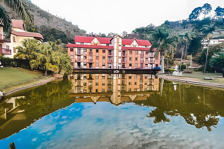 Cobertura em Itaipava com Piscina, Hidro e Tênis