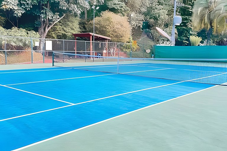 Cobertura em Itaipava com Piscina, Hidro e Tênis