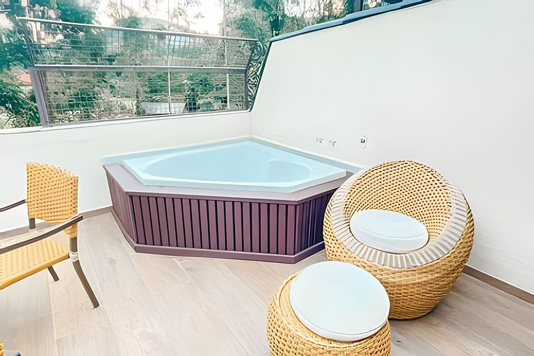 Cobertura em Itaipava com Piscina, Hidro e Tênis